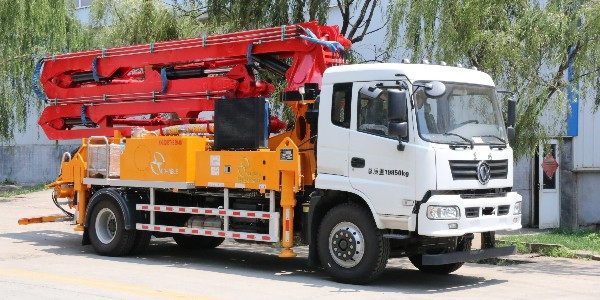 科尼樂混凝土臂架泵車：垂直輸送的鋼鐵動(dòng)脈