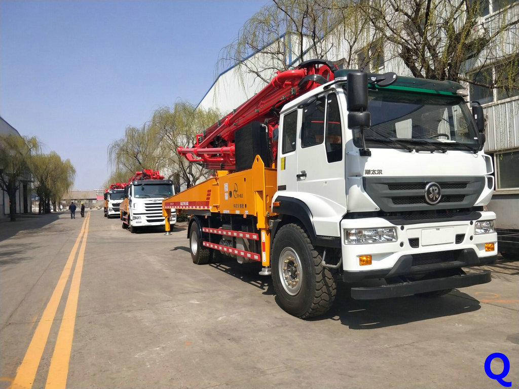 小型混凝土泵車，天泵，小型泵車，混凝土泵車