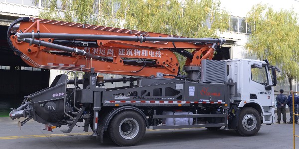 32米泵車在操作臂架之前要注意哪些？